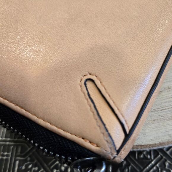 🐢 Rag and Bone Zip Around Wallet Excellent Condition - Picture 14 of 16